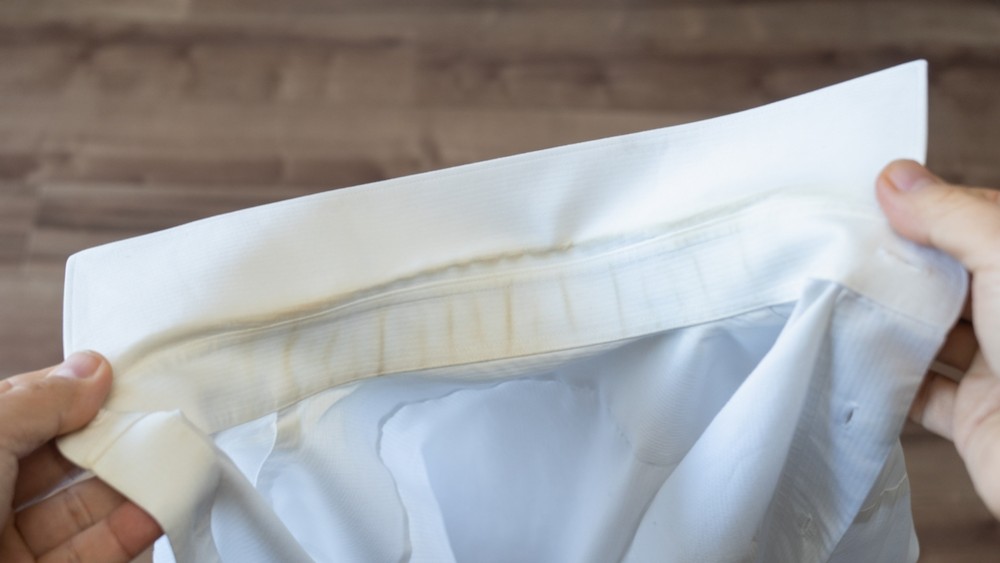 Comment enlever les taches de transpiration sur les vêtements