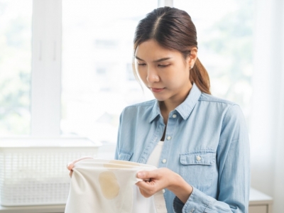 Comment enlever une tache sur du blanc : guide complet