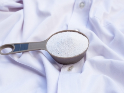 Comment bien doser la lessive en poudre pour éviter le surdosage ?